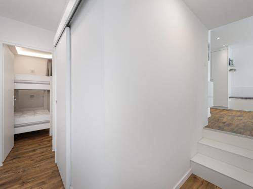Apartment image 8