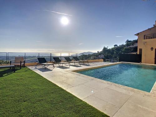 Amazing sea view Villa near Cannes, Pool, 5 bedrooms, 4 bathrooms - Location, gîte - Mandelieu-la-Napoule