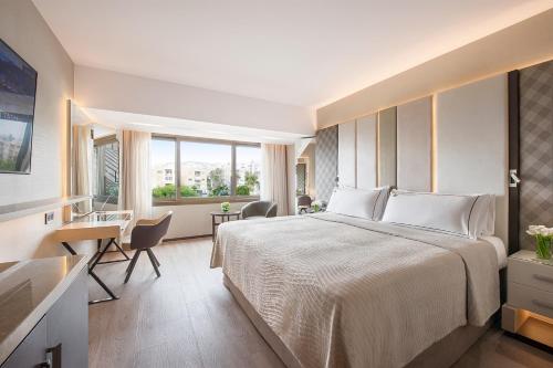 Four Seasons Hotel - main image