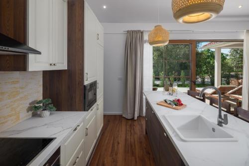 Luxury Glamping Beach Villas Porto Bus in Bale