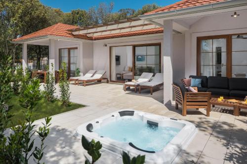 Luxury Glamping Beach Villas Porto Bus 2