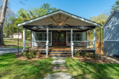 Blue Heron Bungalow 5 Min to Downtown Black Mtn