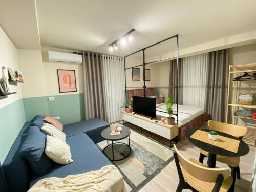 Three doors apartments, Strawberry Studio, Тирана