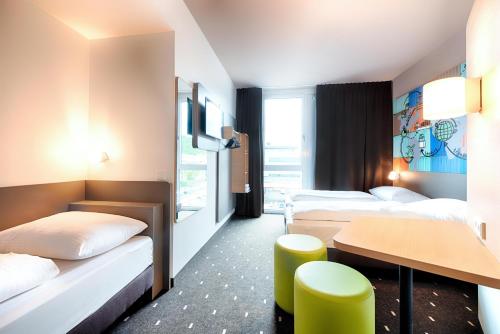 B&B Hotel Stuttgart-Neckarhafen 304m von Wangen entfernt