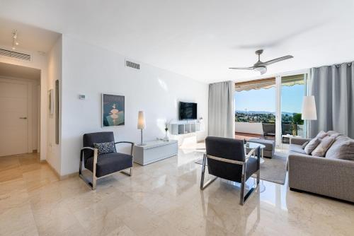 2 bedroom with sea and mountain views, pool, Marbella (foto 2)