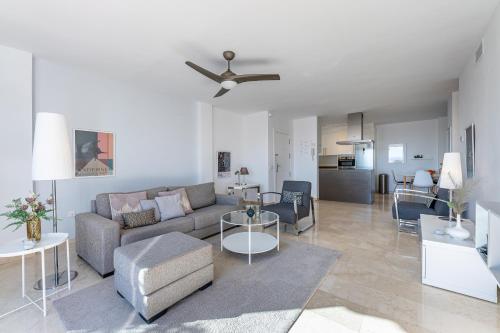 2 bedroom with sea and mountain views, pool, Marbella (foto 3)