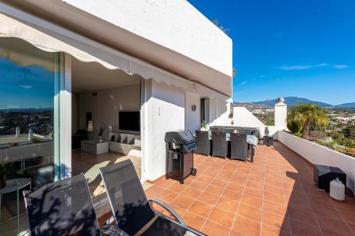 2 bedroom with sea and mountain views, pool, Marbella (foto 4)
