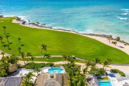 CALETON 9 OCEAN VIEW CHEF MAiD BUTLER POOL AND EDEN ROC ACCESS