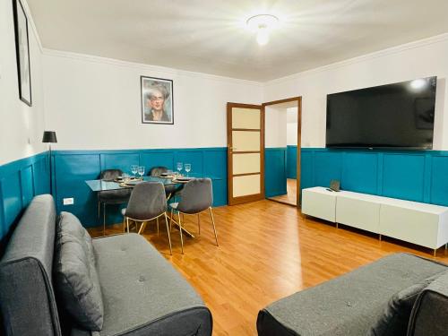 Garibaldi Accommodation and Room 4