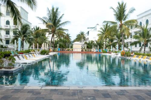 Golden Dragon Hotel - 수영장