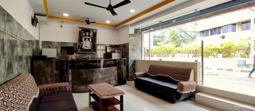 Sarovara Deluxe Rooms – Chennai, IL