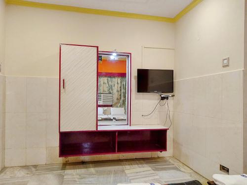 Sarovara Deluxe Rooms – Chennai, IL