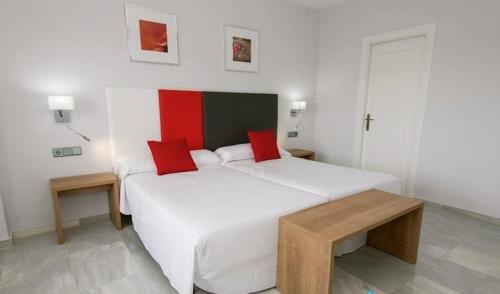 3 bedrooms, 7 beds