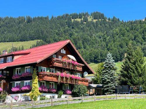 Gästehaus Nussbaumer - Apartment - Balderschwang