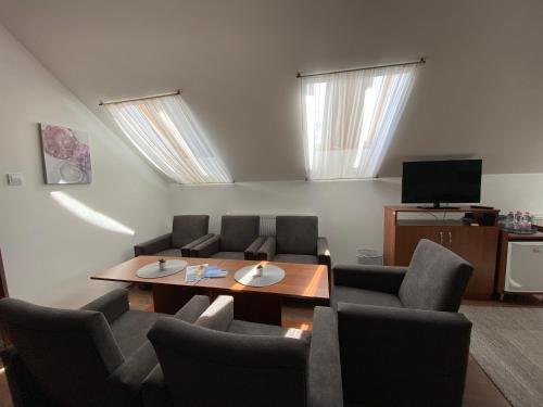 Riviera Apartmanok in 阿巴德薩洛克