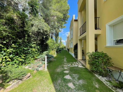 Exterior view, Pinares A-4 in Muntanya de la Sella