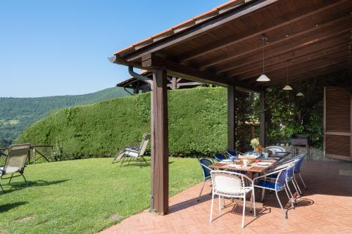 Have, Villa Olivi Pool by Geco Vacation Rentals in Subbiano