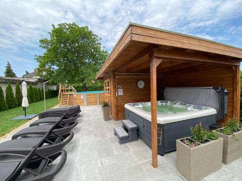 Riviera Apartmanok in 阿巴德薩洛克