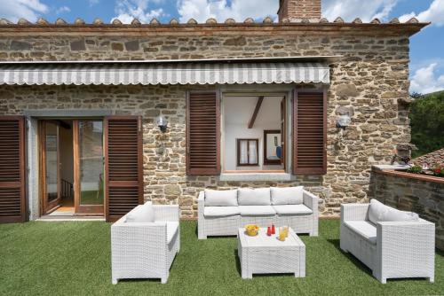 Have, Villa Olivi Pool by Geco Vacation Rentals in Subbiano
