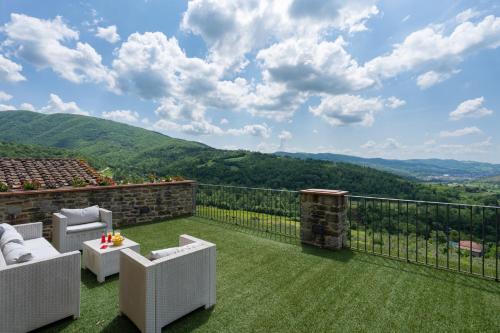 Have, Villa Olivi Pool by Geco Vacation Rentals in Subbiano