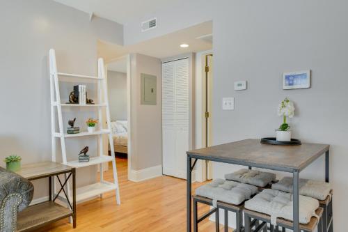 Pet-Friendly Urban Chicago Vacation Rental Condo in Chicago, USA