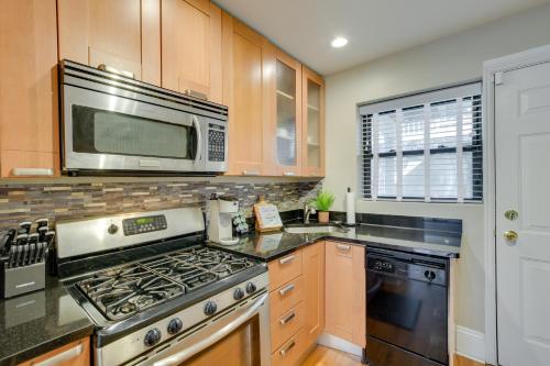 Pet-Friendly Urban Chicago Vacation Rental Condo in Chicago, USA