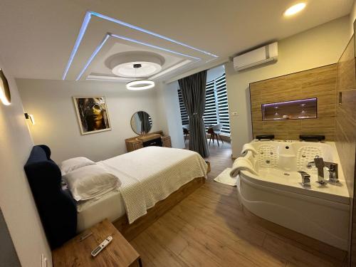 Deluxe Apartment In City Center, Tirana