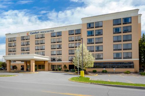 Comfort Inn & Suites Watertown - 1000 Islands - Hotel - Watertown