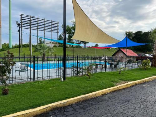 卡特斯維爾鄉村壁爐套房酒店 (Country Hearth Inn & Suites Cartersville) in 卡特爾斯維爾 (GA)