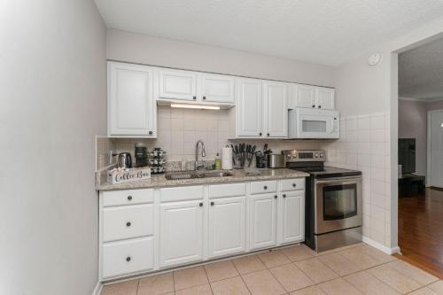 King Bedroom 2bed1bath Sleeps 5 Close To Town Center Downtown Beach Mayo Clinic in Jacksonville, USA