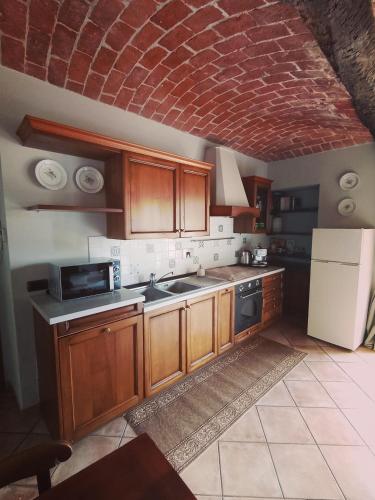 virtuve, Teresa al Belvedere Rooms&HolidayApartments Camere&Appartamenti in Castellinaldo