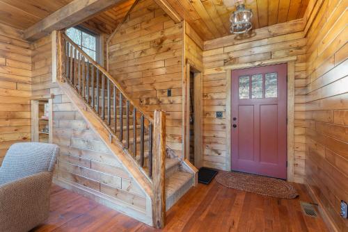 Cubs Den Cabin Deck, Fire Pit and Year round Mountain Views! in Swiss, USA