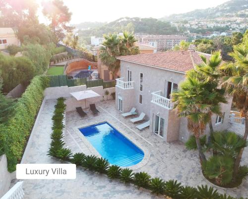 Luxury Villa - Private Beach and Pool -