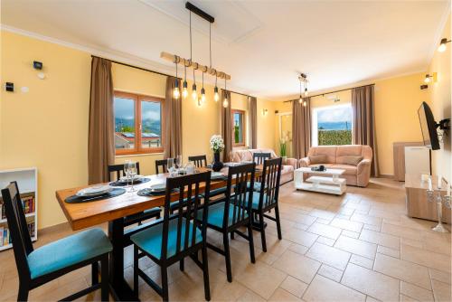 Vila Vergatum-privacy,gym,billiards,table tennis in Brgat Donji