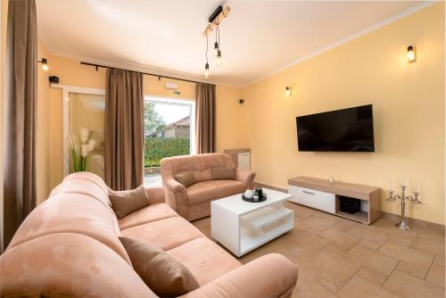 Vila Vergatum-privacy,gym,billiards,table tennis in Brgat Donji