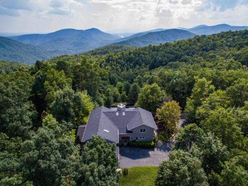 Havencrest Luxury Home with Long Range Mountain & Lake Lure Views! in Old Fort, USA