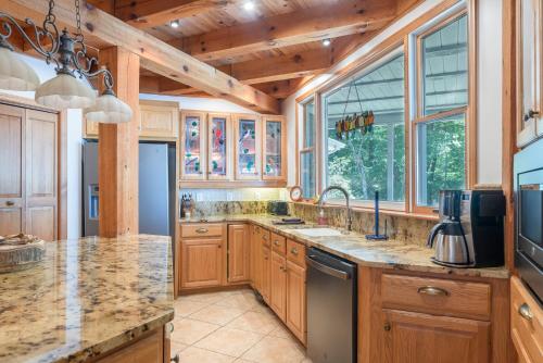Havencrest Luxury Home with Long Range Mountain & Lake Lure Views! in Old Fort, USA