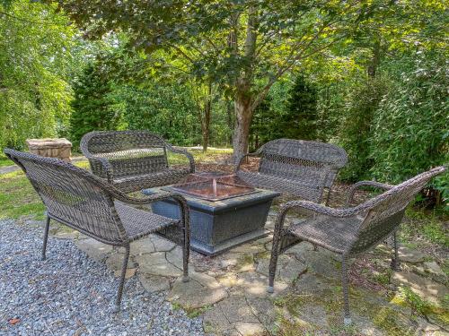 Havencrest Luxury Home with Long Range Mountain & Lake Lure Views! in Old Fort, USA