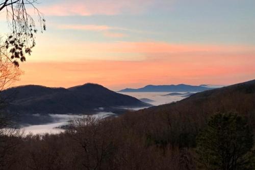 Havencrest Luxury Home with Long Range Mountain & Lake Lure Views! in Old Fort, USA