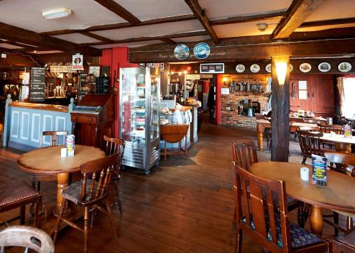 Camden Arms Hotel - image 6
