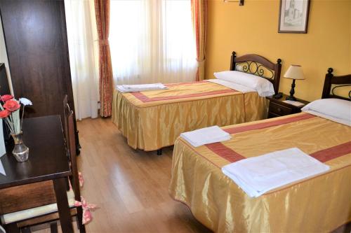 Hostal Infanta Doña Leonor Room Type - Twin Room