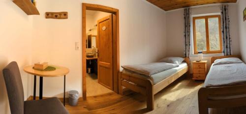 2 twin beds