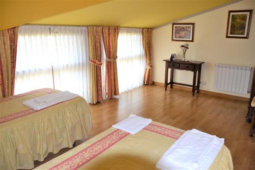Hostal Infanta Doña Leonor (Hostal Infanta Dona Leonor) in Villalkasar De Sirga