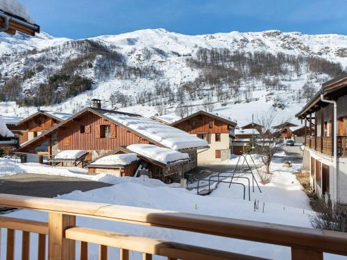 Appartement spacieux proche pistes pour 10 personnes - FR-1-570-14 in Le Bettaix