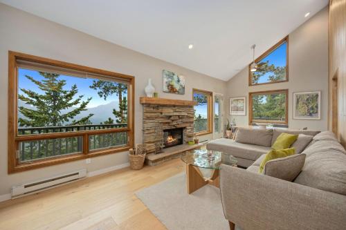 Cliffview Luxury Vacation Rental at Windcliff home