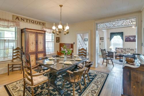 6 Mi to Lake George: Adirondack Home w/ Game Room in Varensburga (NY)