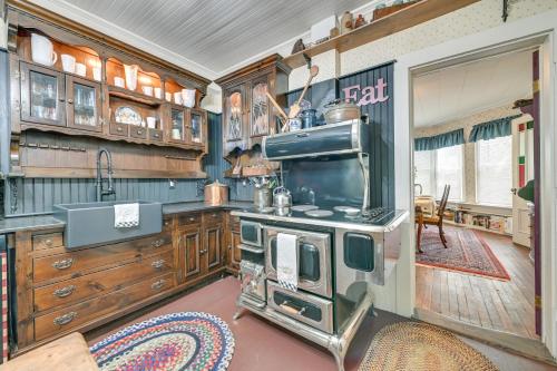 6 Mi to Lake George: Adirondack Home w/ Game Room in Varensburga (NY)