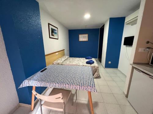 Apartaments Monjardí - image 4