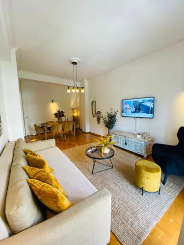2 BD Apt in Koukaki 8’ away from Acropolis, Ateny