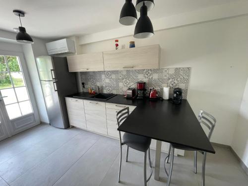 設施, Les mimosas in 魯亞安加式